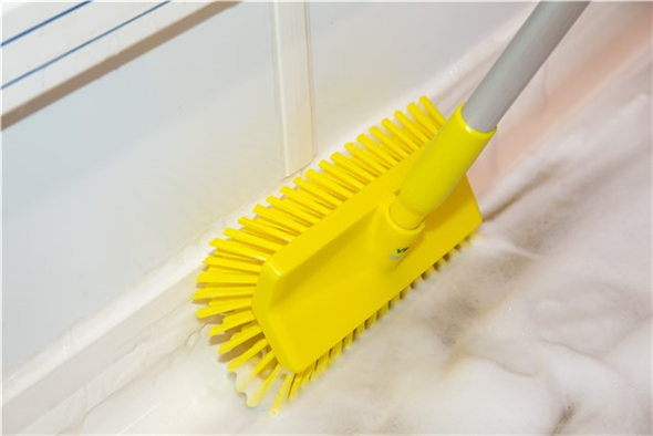 10" High-Low Scrub with 60" Ergo Sleeved Handle